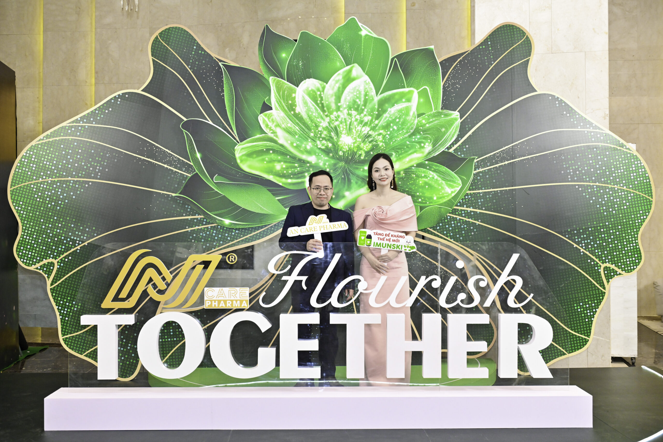 CEO AN Care Pharma cùng BS CKI. Thân Hồ̀ng Hoài