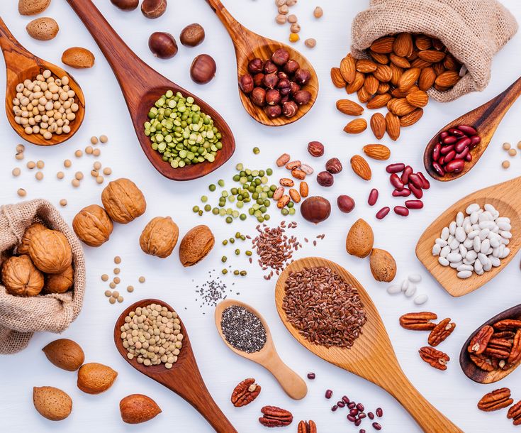 Các loại hạt và quả như hạnh nhân, hạt điều, hạt óc chó, hạt bí ngô có chứa Omega-6