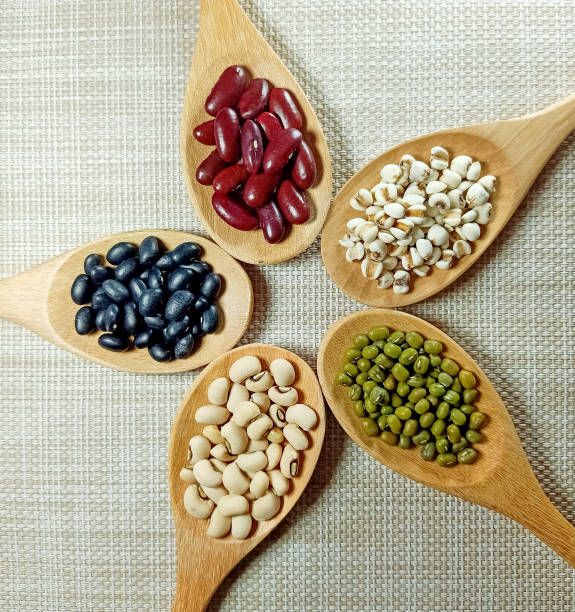 Phytate thường có mặt trong ngũ cốc nguyên hạt, các loại đậu và hạt.