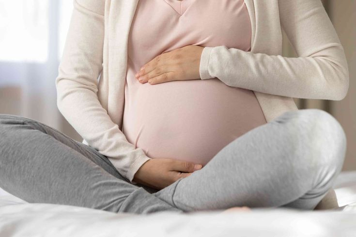 Trong quá trình mang thai, hormone progesterone tăng cao khiến nhu động ruột hoạt động chậm lại.